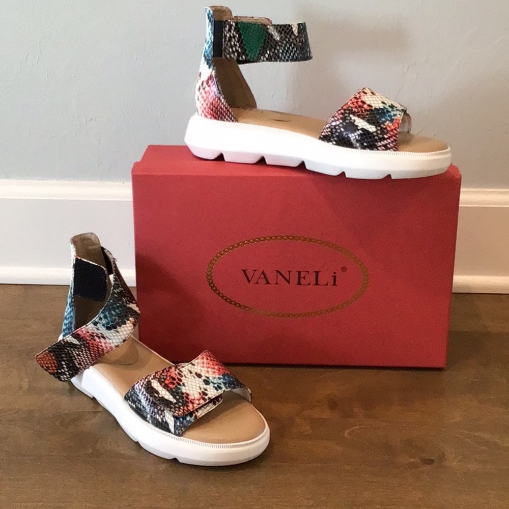 New Cloe sandal by Vaneli
